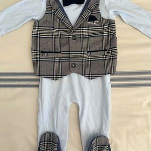 FIVE piece SUPER CUTE baby footies and onesies for boys 💙